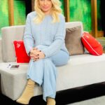 Eleni Menegaki Instagram - Soft blue ! #eleni @megatvcom Πουλόβερ & παντελόνι #maxmara #elenioutfit #blueoutfit #styleoftheday