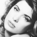 Eleni Menegaki Instagram - Μόλις είχα ξεκινήσει να εργάζομαι στο mega , τα μαλλια μου σκούρα ακόμα , σε φωτογράφιση , νομίζω το 1993 ! #eleni