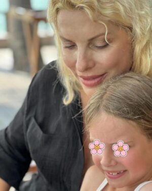 Eleni Menegaki Instagram - Το μικρό κορίτσι μου , το στερνοπουλακι μου γίνεται σήμερα 9 χρόνων !!! Χρόνια πολλά Μαρινακι μας , σε λατρεύουμε παιδί μου ! #eleni #περηφανημανουλα