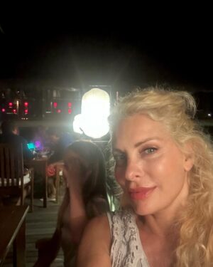 Eleni Menegaki Instagram - Όσο μεγαλώνεις η ζωη σε κάνει πιο σοφό και πιο γαλήνιο …
Υ.γ ούτε και αυτό είναι δικό μου αλλά και πάλι ταυτίζομαι ! #eleni ❤️