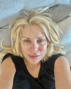 Eleni Menegaki Instagram - Αυτό θα πει με την τσίμπλα στο μάτι ! Καλημέρα σας ❤️#eleni