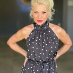 Eleni Menegaki Instagram - Σήμερα το πρωί το είδα στην Κηφισια και αμέσως το πήρα για την εκπομπή ! Δεν είναι πολύ ωραίο ? #eleni Φόρεμα & σκουλαρίκια #accessfashiongr #elenioutfit #dress #outfitstyle @megatvcom