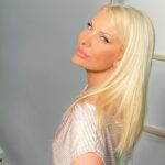 Eleni Menegaki Instagram - Color & shine! #eleni @megatvcom Μπλούζα #wecoss Παντελόνι #bashparis #notosofficial #elenioutfit #mondayoutfit