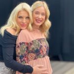 Eleni Menegaki Instagram - Αυτό θα πει λάμπω από ευτυχία , περιμένοντας το πρώτο της παιδί … το κοριτσάκι της , η @dannygiannakopoulou σήμερα στην εκπομπή μας! #eleni @megatvcom Τοπ #massimodutti Φούστα #projectsoma