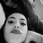 Eleonora Gaggero Instagram – sei stata l’unica ragazza che mi ha accolta e voluta bene per quello che ero, senza mai giudicarmi nemmeno un volta. Se avevo fatto una cavolata mi abbracciavi davanti ad uno spritz e mi dicevi che sarebbe andato tutto bene. Ne abbiamo combinate tante insieme, venivi a scuola con i tuoi tacchi a spillo e la tua pochette con dentro un foglio di carta ed una penna, perché tanto di francese non ci abbiamo mai capito nulla. Non ti sarò mai grata abbastanza per tutto quello che hai fatto per me, mi piange il cuore il pensiero che io non sia riuscita a fare altrettanto. Mi hai dato un posto dove dormire quando ne avevo bisogno e una spalla su cui piangere. Ti prometto che non ti dimenticherò mai. Ciao piccola Giada