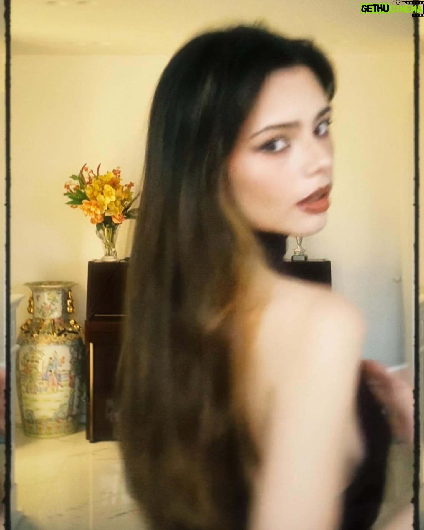 Eleonora Gaggero - 3 Likes - stills from the video🥹