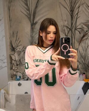 Eleonora Gaggero Instagram - Oltre che essere disponibile in rosa e nero ( due tra i miei colori preferiti ) queste cover sono pure compatibili con il MagSafe 🥹 innamorata. 

CODICE SCONTO DEL 30%: ELEONORA30
#beYOUtiful #caseandme
