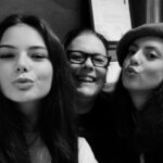 Eleonora Gaggero Instagram – sei stata l’unica ragazza che mi ha accolta e voluta bene per quello che ero, senza mai giudicarmi nemmeno un volta. Se avevo fatto una cavolata mi abbracciavi davanti ad uno spritz e mi dicevi che sarebbe andato tutto bene. Ne abbiamo combinate tante insieme, venivi a scuola con i tuoi tacchi a spillo e la tua pochette con dentro un foglio di carta ed una penna, perché tanto di francese non ci abbiamo mai capito nulla. Non ti sarò mai grata abbastanza per tutto quello che hai fatto per me, mi piange il cuore il pensiero che io non sia riuscita a fare altrettanto. Mi hai dato un posto dove dormire quando ne avevo bisogno e una spalla su cui piangere. Ti prometto che non ti dimenticherò mai. Ciao piccola Giada
