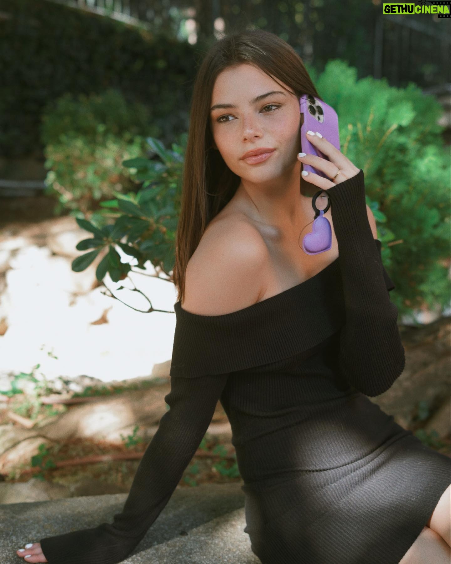 Eleonora Gaggero Instagram - My stomach when I get a text from you: 🦋🦋🦋 Adoro follemente questa cover perché posso cambiare i laccetti e i ciondoli comodamente e avere il telefono sempre a portata di mano🥰 sul sito di caseandme.com avrete lo sconto del 30% con il codice ELEONORA30 🤍 #beYOUtiful #caseandme #adv