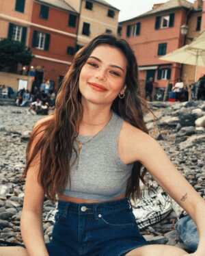Eleonora Gaggero Instagram - “Ci vorrebbe più delicatezza nei confronti di quello che è importante per gli altri. Invece la gente di solito misura tutto sul proprio metro: quello che non fa male a me, non fa male a nessuno. Quello che non è importante per me, non è importante per nessuno. Ci vorrebbe più tenerezza, più cura, per ciò che non è nostro.”