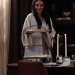 Elham Ali Instagram - شهر الخير على الأبواب الله يجمعنا فيه على خير مع الأحباب ويبلغنا الشهر الفضيل لا فاقدين ولا مفقودين🌙 والسؤال المهم لكم يا اجمل عائلة استعديتوا لرمضان من #ابيات ولا للحين؟ وش تنتظرون لازم كلنا نطقم نفس الاغراض😍❤️ شكراً أبيات لانكم فعلاً بيت كل بيت🥹❤️ @abyatksa @abyatkuwait #رمضان_كريم🌙 ملاحظه:أنا اللي طبخت🤫 #الهام_علي