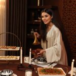 Elham Ali Instagram - مقدمك خير، ياللي ماتشبه الغير مقدمك خير، يا شهر الخير🌙 مبارك عليكم الشهر الفضيل وتقبل الله منا ومنكم صالح الأعمال 🤲🏻🫶🏼 #الهام_علي #مقدمك_خير #ابيات @abyatksa @abyatkuwait