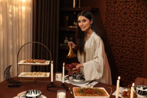 Elham Ali Instagram - مقدمك خير، ياللي ماتشبه الغير
مقدمك خير، يا شهر الخير🌙
مبارك عليكم الشهر الفضيل وتقبل الله منا ومنكم صالح الأعمال 🤲🏻🫶🏼
#الهام_علي
#مقدمك_خير 
#ابيات 
@abyatksa 
@abyatkuwait