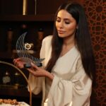 Elham Ali Instagram - مقدمك خير، ياللي ماتشبه الغير مقدمك خير، يا شهر الخير🌙 مبارك عليكم الشهر الفضيل وتقبل الله منا ومنكم صالح الأعمال 🤲🏻🫶🏼 #الهام_علي #مقدمك_خير #ابيات @abyatksa @abyatkuwait