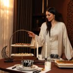 Elham Ali Instagram - مقدمك خير، ياللي ماتشبه الغير مقدمك خير، يا شهر الخير🌙 مبارك عليكم الشهر الفضيل وتقبل الله منا ومنكم صالح الأعمال 🤲🏻🫶🏼 #الهام_علي #مقدمك_خير #ابيات @abyatksa @abyatkuwait
