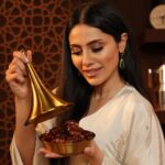 Elham Ali Instagram - مقدمك خير، ياللي ماتشبه الغير مقدمك خير، يا شهر الخير🌙 مبارك عليكم الشهر الفضيل وتقبل الله منا ومنكم صالح الأعمال 🤲🏻🫶🏼 #الهام_علي #مقدمك_خير #ابيات @abyatksa @abyatkuwait