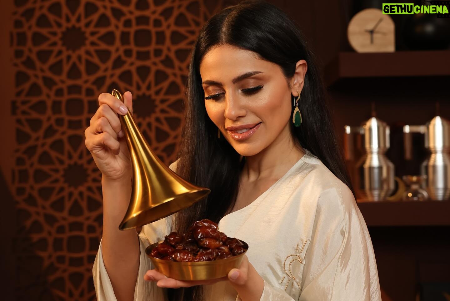 Elham Ali - 3 Likes - مقدمك خير، ياللي ماتشبه الغير
مقدمك خير، يا شهر الخير🌙
مبارك عليكم الشهر الفضيل وتقبل الله منا ومنكم صالح الأعمال 🤲🏻🫶🏼
#الهام_علي
#مقدمك_خير
#ابيات
@abyatksa
@abyatkuwait
