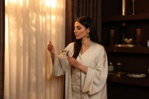 Elham Ali Instagram - مقدمك خير، ياللي ماتشبه الغير
مقدمك خير، يا شهر الخير🌙
مبارك عليكم الشهر الفضيل وتقبل الله منا ومنكم صالح الأعمال 🤲🏻🫶🏼
#الهام_علي
#مقدمك_خير 
#ابيات 
@abyatksa 
@abyatkuwait