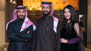 Elham Ali Instagram - وصارت حلقتنا بين ايديكم على منصة #شاهد مجاناً
ومع ضيفنا العزيز #محمد_الروقي وحديث عن عظمة بلدنا العظيم في #يوم_التأسيس 🇸🇦
شكراً بحجم السما لقناة #الثقافية على هذا الـ #بودكاست اللي فادنا ويارب نقدر نفيد فيه🙏🏻🤍
البودكاست يعرض على:
Apple Podcasts, MBCMOOD, Anghami, Spotify, Deeser
#يوم_بدينا🇸🇦 
#يوم_التأسيس_بودكاست
#mbcpodcasts 
@mbcpodcastsofficial 
@thaqafeyah 
@kld_sqr 
@rose_designer11