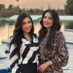 Elham Ali Instagram - فرحانة بردود الفعل مثل فرحتي بالجزء الثاني من مسلسل #سندس2 سندس تشبهني كثير وتعبر عني بشكل كبير لكل المشاركين والقائمين الف شكر لكم وعلى رأس القائمة مخرجنا المبدع اللي ودي اشكرة من اليوم لبكرا استاذ #رامي_رزق_الله @ramysrizkallah و هااااا يا جماعه كيف المسلسل معكم ؟ المسلسل يعرض كل يوم من الأحد إلى الخميس الساعه ٦المغرب بتوقيت السعودية على قناة @mbc1 ومتواجد على منصة #شاهد @shahid.vod #الهام_علي #احبكم_وتحبوني ♾️