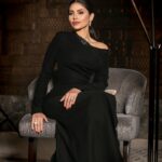 Elham Ali Instagram - صور من الحفل الأضخم #joyawards2024 🤍🖤 شكراً لكل القائمين على هذا الحفل وعلى رأسهم معالي المستشار #تركي_أل_الشيخ @turkialalshik سعيدة بتواجدي ضمن الفئة النهائية لأفضل ممثلة سينمائية والف مليون مبروك لكل الفائزين والمكرمين.. وبقولكم معلومة أنا جائزتي شايلتها بيدي 💚 شكراً لكم عائلتي القوية اللي داعمتني من البدايات ويارب اكون دايماً قد هالثقة احبكم كثير 🤍 #الهام_علي Dress @avarofiglio Clutch,limited edition @judithleiberny Diamonds @alfardanjewellery @alfardanjewellery.ksa Makeup artist @furatabaalkhail Hairstylist @ebtssam_hair Photographer @manartamim @mohannad_am Special thanks to @ho_01august2014 & @abdulrahmanamjad & @kld_sqr 🖤🤍