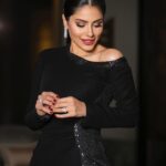 Elham Ali Instagram - صور من الحفل الأضخم #joyawards2024 🤍🖤 شكراً لكل القائمين على هذا الحفل وعلى رأسهم معالي المستشار #تركي_أل_الشيخ @turkialalshik سعيدة بتواجدي ضمن الفئة النهائية لأفضل ممثلة سينمائية والف مليون مبروك لكل الفائزين والمكرمين.. وبقولكم معلومة أنا جائزتي شايلتها بيدي 💚 شكراً لكم عائلتي القوية اللي داعمتني من البدايات ويارب اكون دايماً قد هالثقة احبكم كثير 🤍 #الهام_علي Dress @avarofiglio Clutch,limited edition @judithleiberny Diamonds @alfardanjewellery @alfardanjewellery.ksa Makeup artist @furatabaalkhail Hairstylist @ebtssam_hair Photographer @manartamim @mohannad_am Special thanks to @ho_01august2014 & @abdulrahmanamjad & @kld_sqr 🖤🤍