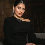 Elham Ali Instagram - صور من الحفل الأضخم #joyawards2024 🤍🖤 شكراً لكل القائمين على هذا الحفل وعلى رأسهم معالي المستشار #تركي_أل_الشيخ @turkialalshik سعيدة بتواجدي ضمن الفئة النهائية لأفضل ممثلة سينمائية والف مليون مبروك لكل الفائزين والمكرمين.. وبقولكم معلومة أنا جائزتي شايلتها بيدي 💚 شكراً لكم عائلتي القوية اللي داعمتني من البدايات ويارب اكون دايماً قد هالثقة احبكم كثير 🤍 #الهام_علي Dress @avarofiglio Clutch,limited edition @judithleiberny Diamonds @alfardanjewellery @alfardanjewellery.ksa Makeup artist @furatabaalkhail Hairstylist @ebtssam_hair Photographer @manartamim @mohannad_am Special thanks to @ho_01august2014 & @abdulrahmanamjad & @kld_sqr 🖤🤍
