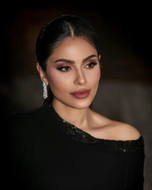 Elham Ali Instagram - صور من الحفل الأضخم #joyawards2024 🤍🖤
شكراً لكل القائمين على هذا الحفل وعلى رأسهم معالي المستشار #تركي_أل_الشيخ @turkialalshik 
سعيدة بتواجدي ضمن الفئة النهائية لأفضل ممثلة سينمائية والف مليون مبروك لكل الفائزين والمكرمين..
وبقولكم معلومة أنا جائزتي شايلتها بيدي 💚
شكراً لكم عائلتي القوية اللي داعمتني من البدايات ويارب اكون دايماً قد هالثقة
احبكم كثير 🤍
#الهام_علي 
 
Dress @avarofiglio
Clutch,limited edition @judithleiberny 
Diamonds @alfardanjewellery @alfardanjewellery.ksa 
Makeup artist @furatabaalkhail 
Hairstylist @ebtssam_hair 
Photographer @manartamim @mohannad_am 
Special thanks to @ho_01august2014 & @abdulrahmanamjad & @kld_sqr 🖤🤍