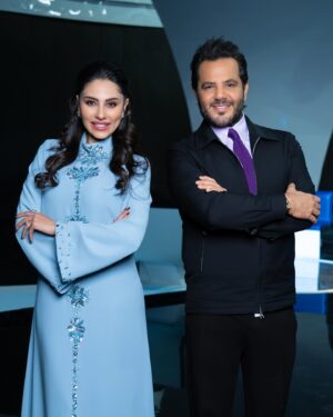 Elham Ali Instagram - تجربة مختلفة بكلّ المقاييس مع برنامج #عينك_على_مين، واللي يعرض على قناة الـ @sbc_channel 
لقائي كان في بدايته مع شخصية افتراضية اسمها سلطان والغريب اكثر انه يتعامل معك بشكل طبيعي جداً
إلى الحظات الاخيرة اللي ينكشف الستار عن شخصية سلطان ويظهر امامي شخصية بعتقادي هي واحده من اهم وانجح الاسماء في وطنا العربي
المقدم الرائع والمتمكن والعزيز #نيشان 
@neshantv 
لقاء مختلف مع شخصية مميزة، اللقاء صار متوفر الان على اليوتيوب للي وده يشوفه
شكراً على هذا اللقاء🤍
Styled by @ziadalsaleh 
Jewelry @adibamaison 
Dress @khaledandmarwan 
Hairstyle @fajur505 
Makeup artist @hanin.adeeb 
Photographer @mohannad_am 
Special thanks to @abdulrahmanamjad @firashaleemi 
#الهام_علي