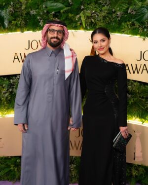 Elham Ali Instagram - صور من الحفل الأضخم #joyawards2024 🤍🖤
شكراً لكل القائمين على هذا الحفل وعلى رأسهم معالي المستشار #تركي_أل_الشيخ @turkialalshik 
سعيدة بتواجدي ضمن الفئة النهائية لأفضل ممثلة سينمائية والف مليون مبروك لكل الفائزين والمكرمين..
وبقولكم معلومة أنا جائزتي شايلتها بيدي 💚
شكراً لكم عائلتي القوية اللي داعمتني من البدايات ويارب اكون دايماً قد هالثقة
احبكم كثير 🤍
#الهام_علي 
 
Dress @avarofiglio
Clutch,limited edition @judithleiberny 
Diamonds @alfardanjewellery @alfardanjewellery.ksa 
Makeup artist @furatabaalkhail 
Hairstylist @ebtssam_hair 
Photographer @manartamim @mohannad_am 
Special thanks to @ho_01august2014 & @abdulrahmanamjad & @kld_sqr 🖤🤍