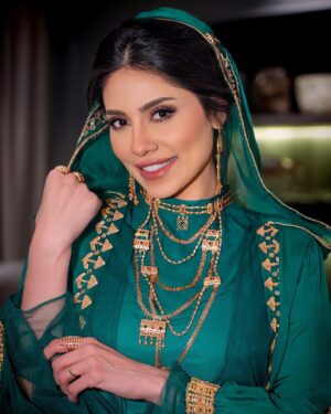 Elham Ali Instagram - وهل يُلام الطفل في حُب أمه؟
#السعودي_لايلام 🇸🇦💚
الحمد لله على نعمة #سعوديتنا 

Designer @saraaltwaim.s 
Styled by @ziadalsaleh 
Special thanks to:
@abdulrahmanamjad 
@hana_m_abdullah 
@asaljehanii 
@mohannad_am 
@mbctalent 
@hanan.ello 
#الهام_علي #خالد_صقر
#اليوم_الوطني_السعودي 
🇸🇦🇸🇦🇸🇦🇸🇦🇸🇦🇸🇦🇸🇦