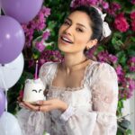 Elham Ali Instagram - انتهى يوم ميلادي شكراً بحجم السموات والأرض لكل من هناني والحمدلله على وجودكم بحياتي ❤️🎂 Styled by @ziadalsaleh Dress @hhart.uae Jewelry @alfardanjewellery.ksa Photo by @mohannad_am Personal assistant @hana_m_abdullah Agency @mbctalent #الهام_علي #احبكم_بجنون♾️