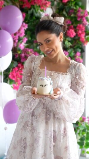 Elham Ali Instagram - كل سنة جديدة من عمري
تعلمت فيها الكثير💗 واهم شي تعلمته ان السعادة والقوة والاجتهاد قرار نصنعه بأيدينا
شكراً لكل نعمه اعيشها اليوم وبكرا واللي عشتها بالأمس
#احبكم
واليوم اقدر اقول #ItsMyBirthday 😍🎂🎉
#الهام_علي
Styled by @ziadalsaleh 
Dress @hhart.uae 
Jewelry @alfardanjewellery.ksa
Videographer’s @ijoharai  @mohannad_am
Personal assistant @hana_m_abdullah
Agency @mbctalent