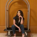 Elham Ali Instagram - من لم يكن له نوراً في نفسه، لن تسعفه كل اضواء الكون🦋💙 Styled by @ziadalsaleh Jumpsuit @elisabettafranchi via @krisma_me Thanks for @mbctalent @abdulrahmanamjad #الهام_علي