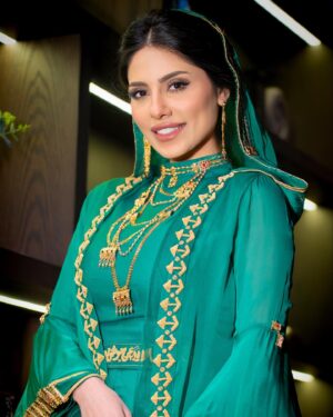 Elham Ali Instagram - وهل يُلام الطفل في حُب أمه؟
#السعودي_لايلام 🇸🇦💚
الحمد لله على نعمة #سعوديتنا 

Designer @saraaltwaim.s 
Styled by @ziadalsaleh 
Special thanks to:
@abdulrahmanamjad 
@hana_m_abdullah 
@asaljehanii 
@mohannad_am 
@mbctalent 
@hanan.ello 
#الهام_علي #خالد_صقر
#اليوم_الوطني_السعودي 
🇸🇦🇸🇦🇸🇦🇸🇦🇸🇦🇸🇦🇸🇦