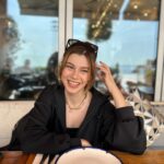 Elif Doğan Instagram - kırk yılda bir şarkı eklemeye çalıştım olmadı.. call me çalsanıza 🎧