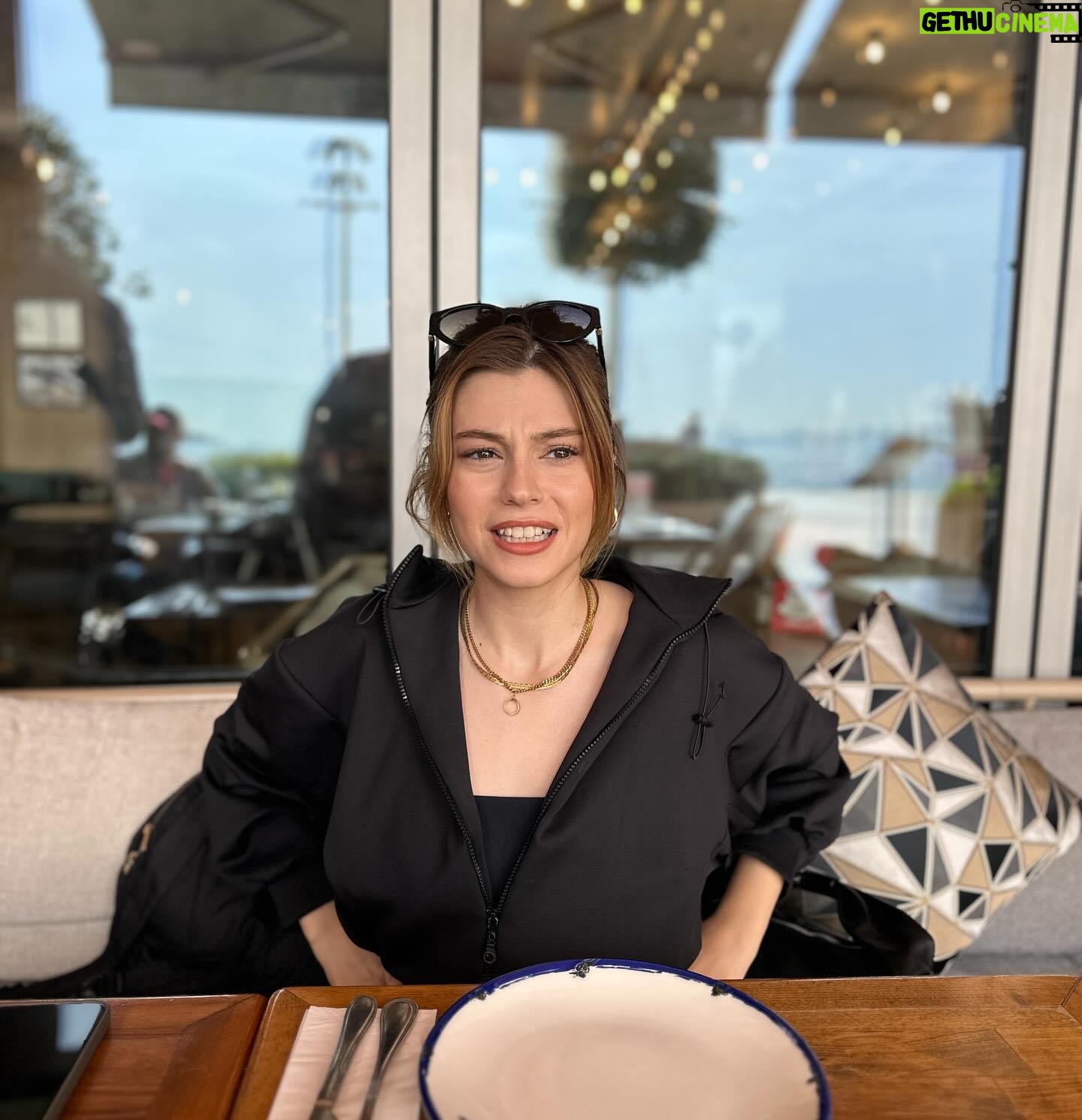 Elif Doğan Instagram - kırk yılda bir şarkı eklemeye çalıştım olmadı.. call me çalsanıza 🎧
