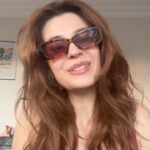 Elif Doğan Instagram - Bi başındaki suratıma bi de sondaki halime bakın; nasıl iyi gelmiş 🩷 bir dolunayı daha şarkı söyleyerek kazasız belasız atlatacağız 🌑🌹