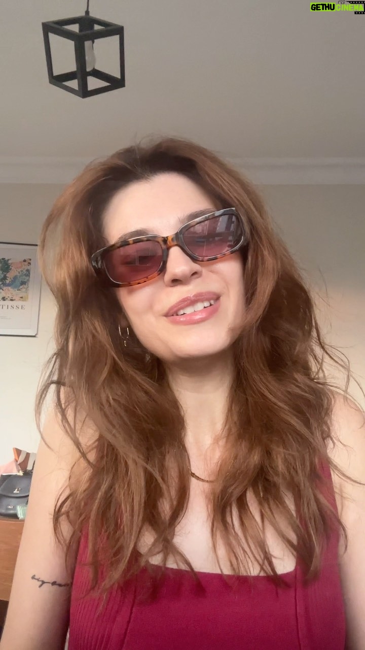 Elif Doğan Instagram - Bi başındaki suratıma bi de sondaki halime bakın; nasıl iyi gelmiş 🩷 bir dolunayı daha şarkı söyleyerek kazasız belasız atlatacağız 🌑🌹