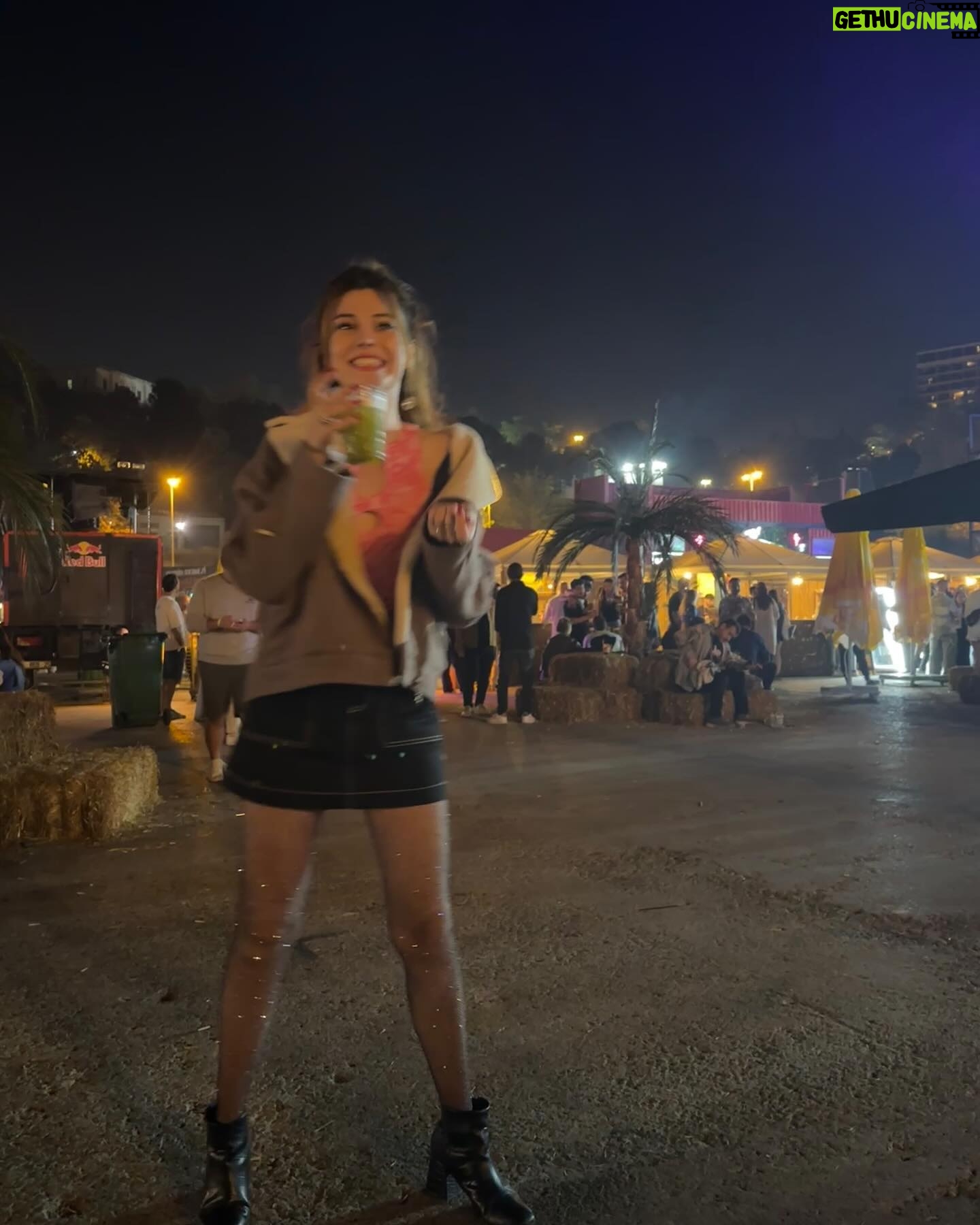 Elif Doğan Instagram - bazen süper kahramanlar buluşur ve partiler ⚡️💃🏻💥
