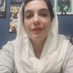 Elika Abdolrazzaghi Instagram - ممنون که اینقدر متعصبانه پدرخوانده تماشا میکنید اما بدانید و آگاه باشید که کامبیز دیرباز آنقدر دلسوزانه و عادلانه بازی رو مدیریت میکنن که امکان نداره خطایی اینچنین بکنن ،خیالتون راحت عزیزان دل