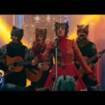Elika Abdolrazzaghi Instagram – 🎥
رونمایی از تیزر فیلم سینمایی «شهر گربه‌ها» 
.
تیزر فیلم سینمایی «شهر گربه‌ها» به نویسندگی ، کارگردانی و تهیه کنندگی سیدجواد هاشمی، در آستانه اکران این فیلم رونمایی شد.
.
«شهر گربه‌ها» از چهارشنبه سوم آذرماه روانه پرده سینماهای سراسر کشور می‌شود.
.
علیرضا خمسه ،نیوشا ضیغمی، یوسف تیموری، فرهاد آییش،امین زندگانی، امیر غفارمنش، میر طاهر مظلومی، الیکا عبدالرزاقی،مریم سعادت، داریوش موفق، رضا بنفشه خواه ،محمد هادی عطایی، سعید بحرالعلومی، ایرج طایفه، علی شایانفر، فرزانه زهره‌وند، ساناز نادری، داریوش پیرو و دونالد ترامپ در این فیلم به ایفای نقش پرداخته اند.
.
در خلاصه داستان «شهر گربه‌ها» آمده است: گربه های گربستان به طمع رسیدن به آرزوهای خود قصد دارند با شرکت در مسابقه ای که دسیسه مشاور حاکم شهر گربه هاست، شرکت و به شهر گربه ها عزیمت کنند، غافل از اینکه حاکم به کمک تحقیقات و کشفیات گرفسور تصمیم دارد عمر آنها را گرفته و به خودش اضافه کند حاکم شهر گربه ها با این کار بیشتر از همه گربه ها عمر خواهد کرد، اما شنگول  و گربه های دیگر با نقشه ای به کمک گرفسور که تحت فشارهای حاکم خسته شده است، می آیند تا ….
.
پخش فیلم سینمایی «شهر گربه‌ها» برعهده موسسه سینمایی راه عرفان به مدیریت محسن مسافرچی است.

ساخت تیزر : آرش وزیری تبار
.
@catscitymovie.2