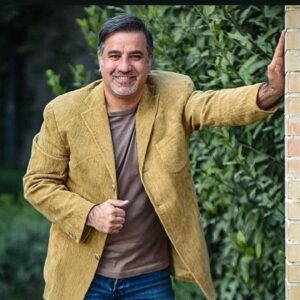 Elika Abdolrazzaghi Instagram - مدت ها بود پست تسلیت نمیگذاشتم ،بخاطر عزیزانم،بخاطر مردم که تو این شرایط روحی ،دست کم من حالشون رو بدتر نکنم ،مدام گفتم #ناامیدی_ممنوع اما دیگه کم آوردم .گویا امیدی نیست .تسلیت به خانواده علی آقای سلیمانی مهربان و دوست داشتنی#علی_سلیمانی #قتل_عام