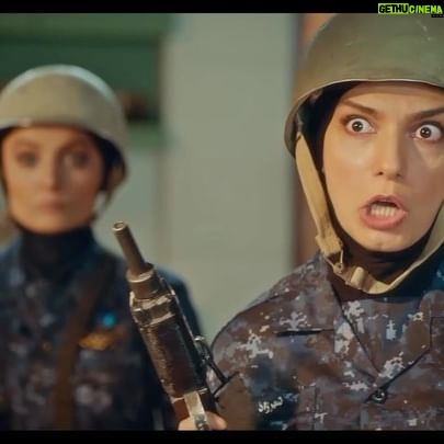 Elika Abdolrazzaghi Instagram - . «فوفو مسافری از کامادو» به فیلمنت میآید تابستون امسال یه مسافر کوچولو داریم! «فوفو مسافری از کامادو»، تازهترین محصول کودک و نوجوان پلتفرم «فیلمنت»، به کارگردانی میثم معراجی و تهیهکنندگی حسین بهمنی از سهشنبه ۱۳ تیر ۱۴۰۲ پخش میشود. هر قسمت این سریال با قصه و عنوانی مستقل منتشر خواهد شد. پیشبینی می شود این سریال و قصه فانتزی آن در تعطیلات تابستان مورد اقبال مخاطبان همیشگی کودک و نوجوان فیلمنت قرار گیرد. جواد رضویان، الیکا عبدالرزاقی، بهراد خرازی، پاشا جمالی، رضا شفیعیجم، السا فیروزآذر، ستاره حسینی، سارا مقربی، محمدمهراد دادخواه با هنرمندی یدالله شادمانی، مجید افشاری، لاله صبوری و یوسف صیادی از جمله بازیگرانی هستند که در «فوفو مسافری از کامادو» نقشآفرینی کردهاند. همچنین فربد عشقی، ویهان معراجی و تامارا یکتا بازیگران کودک این سریال هستند. فیلمنامه «فوفو مسافری از کامادو» را گروهی از نویسندگان شامل سلمان خورشیدی، حسام حیدری، نگین موسوی، کاوه مرحمتی، شیما اسماعیلی و میثم معراجی به سرپرستی سلمان خورشیدی نوشتهاند. همچنین بازنویسی فیلمنامه این سریال برعهده حسام حیدری و مجید افشاری بوده است. @filmnetnews @fofo_series @meysam.meraji