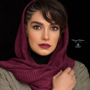 Elika Abdolrazzaghi Instagram - میک آپ مریم جان رهنما عزیزم برای جشن دنیای تصویر
Makeup by @maryamrahnama__ 
Hairstyle @zara_wovenhair 
@minanorozi_hairstyle
Dress designer: @elhamheydari.design 
و این عکس های زیبا را @falifilm برداشته
#جشن_حافظ  #دنیای_تصویر  #الیکا_عبدالرزاقی  #مریم_رهنما  #الیکاعبدالرزاقی  #elikaabdolrazaghi