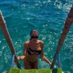 Elisa De Panicis Instagram - Off white … my new song … Ogni volta , chiudo una pagina ..: ne apro un altra cancello scrivo elimino brucio .. riuscivo a volte le canzoni 🎶 mi cadono addosso a volte , arrivano a me in strani modi .. come questa dal nulla … a Dubai .. con @voluptyk.beats .. mi fa sentire questa canzone scritta da @marine.neven e decido di interpretarla .. Per me ovviamente è una challenge , prima volta che canto in francese , anche se lo parlo benissimo non è proprio lo stesso .. Comunque decido di farla .. beh sono cambiate un po’ di cose .. oggi forse ho compreso il perché questa canzone 🎶 dovesse uscire .. mi auguro che @marine.neven abbia una strepitosa carriera .. il resto è fatto di momenti .. compartire momenti belli brutti pianti , depressivi felici .. di tutto e di più il collante è la musica .. sicuramente meglio che la droga o l alcohol per ritrovarsi a far qualche cosa che in fondo ci piace .. o che Comunque in qualche modo deve passare la giornata .. quindi già meglio creare che distruggere ..