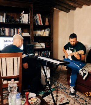 Elisa De Panicis Instagram - Toscany with the Crew 💿🎶 
Cooking italian food