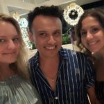 Elisabeth Moss Instagram - My candle burns at both ends; It will not last the night; But ah, my foes, and oh, my friends-- It gives a lovely light.-Millay 🍍🍍🍍@dianefrancescaa @jett007r #pineapplegang #thatsawrap