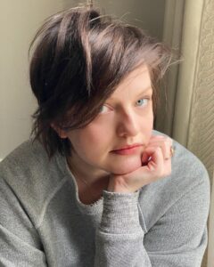 Elisabeth Moss Instagram - Welcome to 1992 🖤 @appletv new cut and color by @tommy_buckett makeup by @danielmartin #ShiningGirls