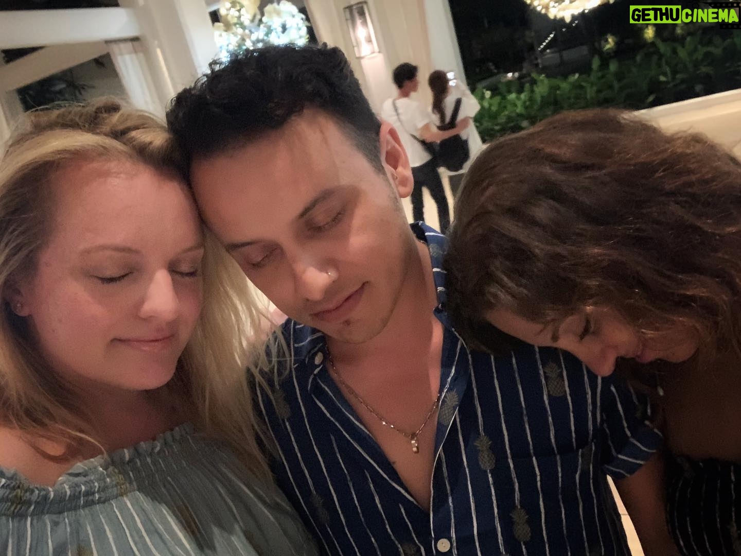 Elisabeth Moss Instagram - My candle burns at both ends; It will not last the night; But ah, my foes, and oh, my friends-- It gives a lovely light.-Millay πππ@dianefrancescaa @jett007r #pineapplegang #thatsawrap